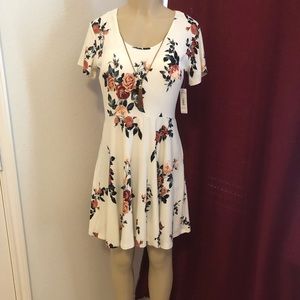 🔥Beautiful floral Justify Dress & Necklace NWT!🔥